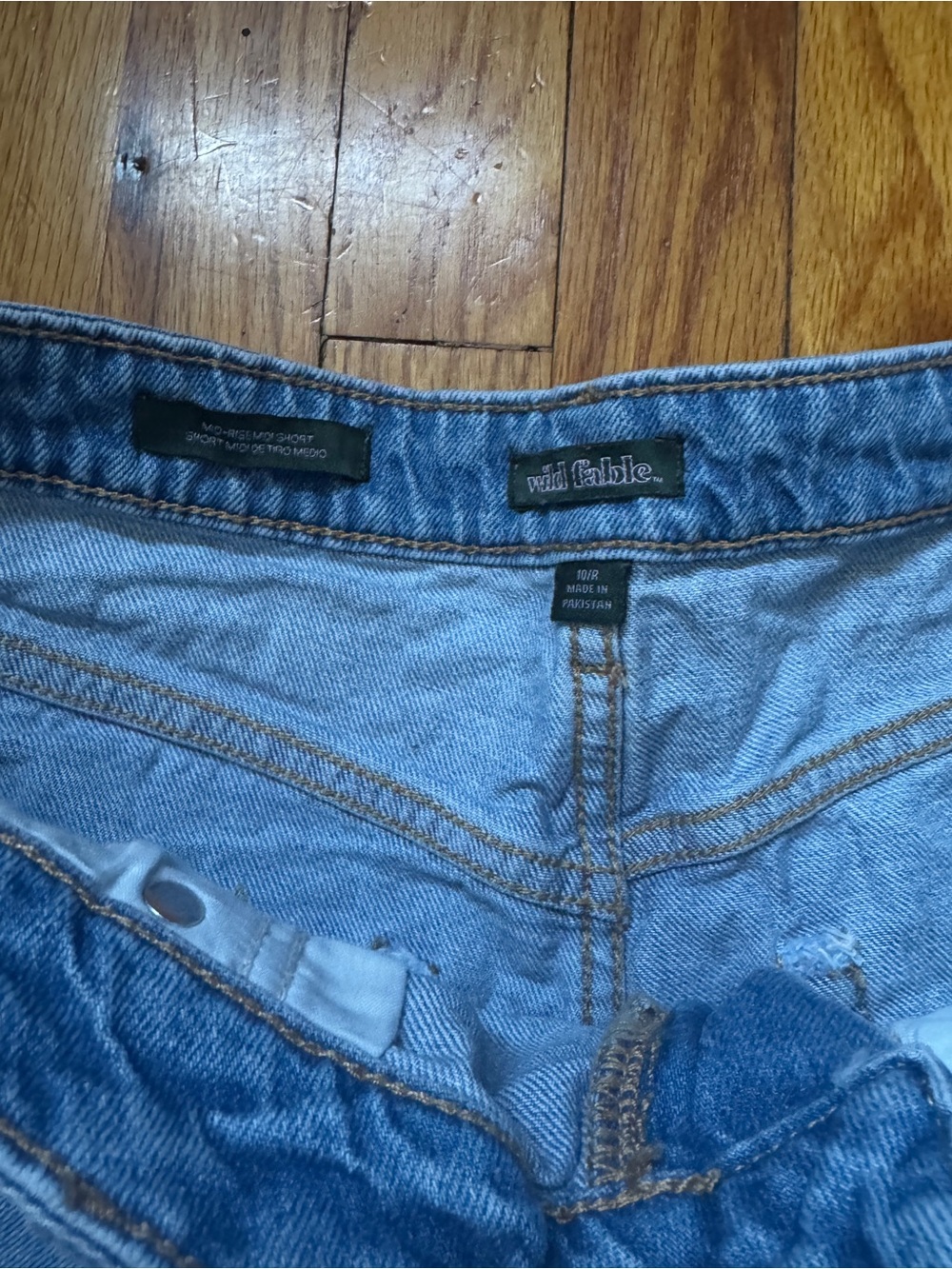 Wild Fable Mid-Rise Midi Denim Shorts Women’s Size 10 Regular - Picture 2 of 3